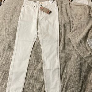 NWT Levis Shaping Skinny white Jeans
